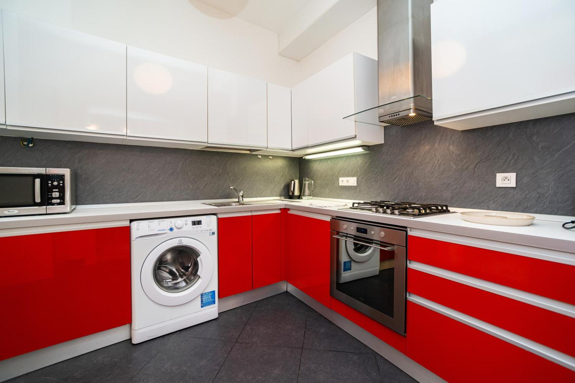 Large And Stylish In Appartamento Praga