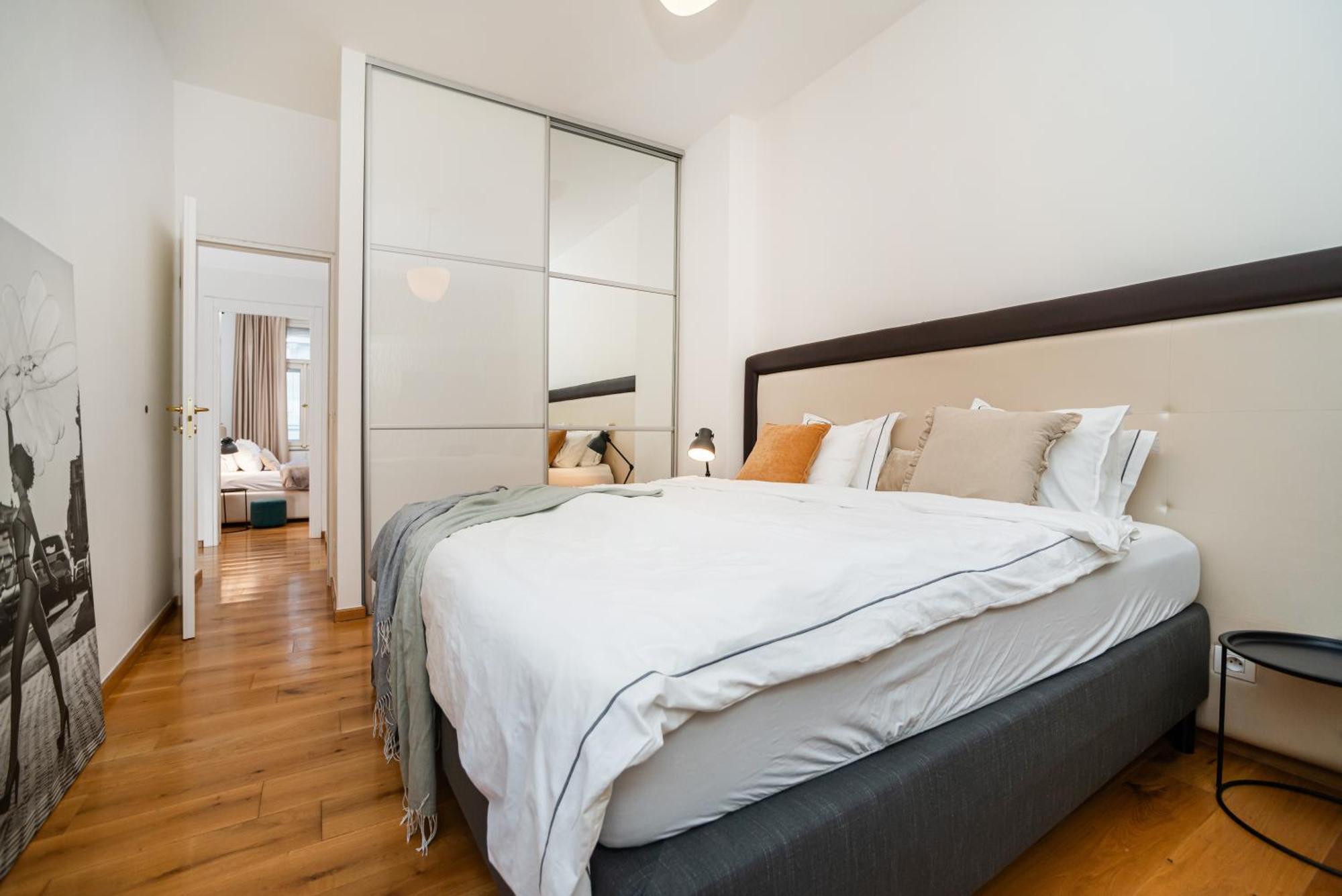 Large And Stylish In Appartamento Praga