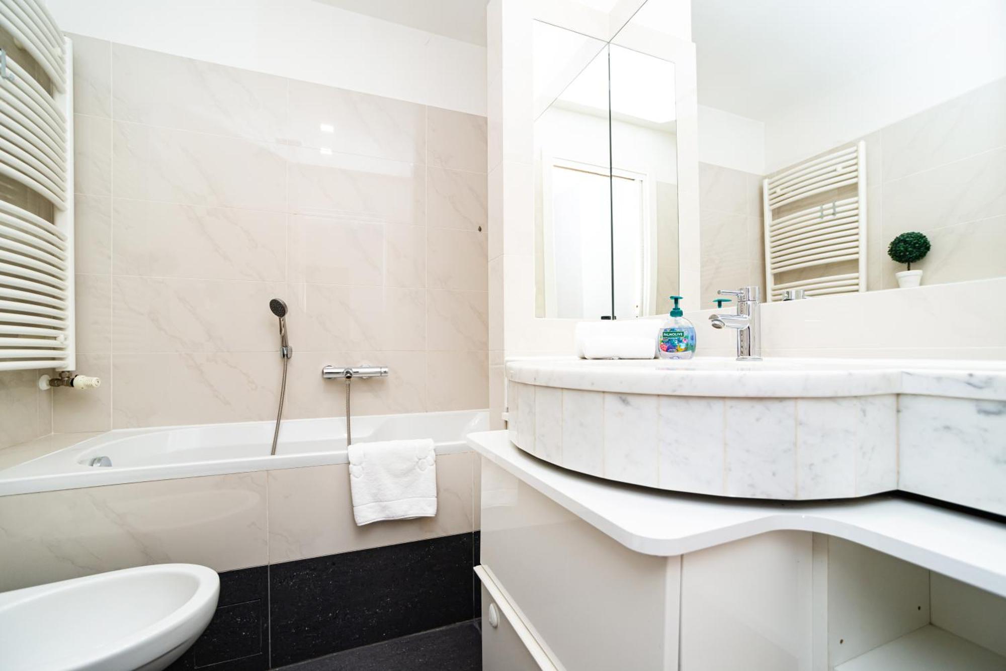 Apartamento Large And Stylish In *
